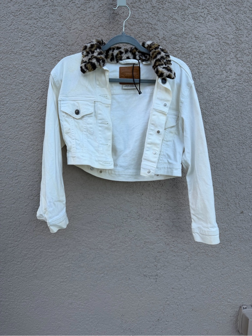 Levi's White Cropped Denim Jacket with Leopard Faux-Fur Collar